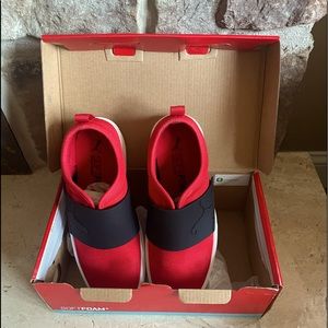 Puma big boy slip on sneakers